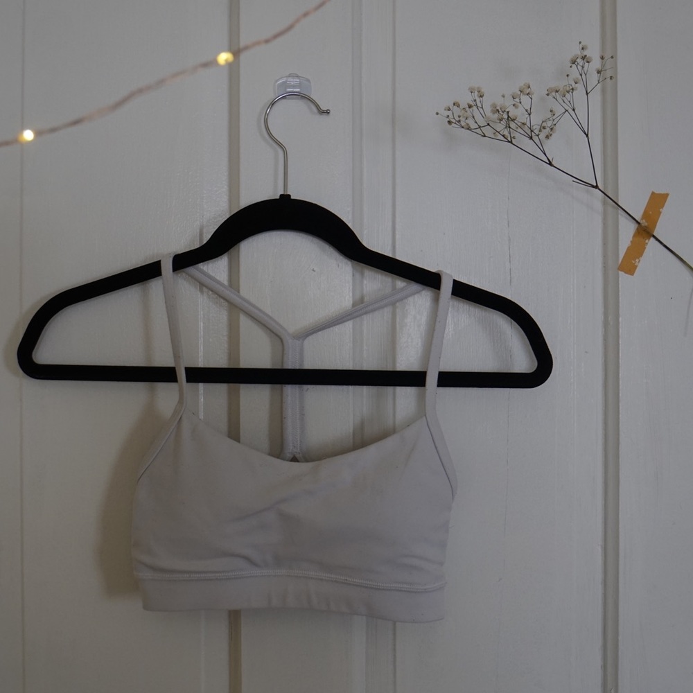 white lululemon sports bra